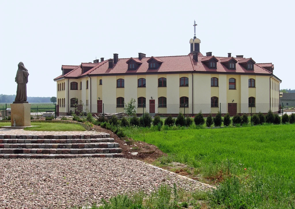 Klasztor Zgromadzenia Sióstr Matki Bożej Miłosierdzia - sanktuarium świętej Faustyny w Świnicach