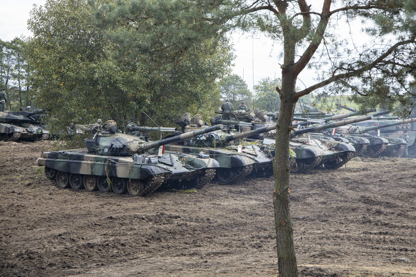Setki polskich czołgów T-72 pojechało do Ukrainy Setki polskich czołgów T-72 pojechało do Ukrainy