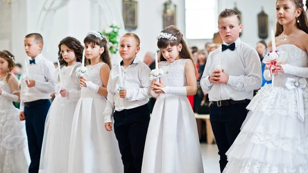​Tyle trzeba zapłacić za komunię w tym roku. Ceny przyprawiają o zawrót głowy