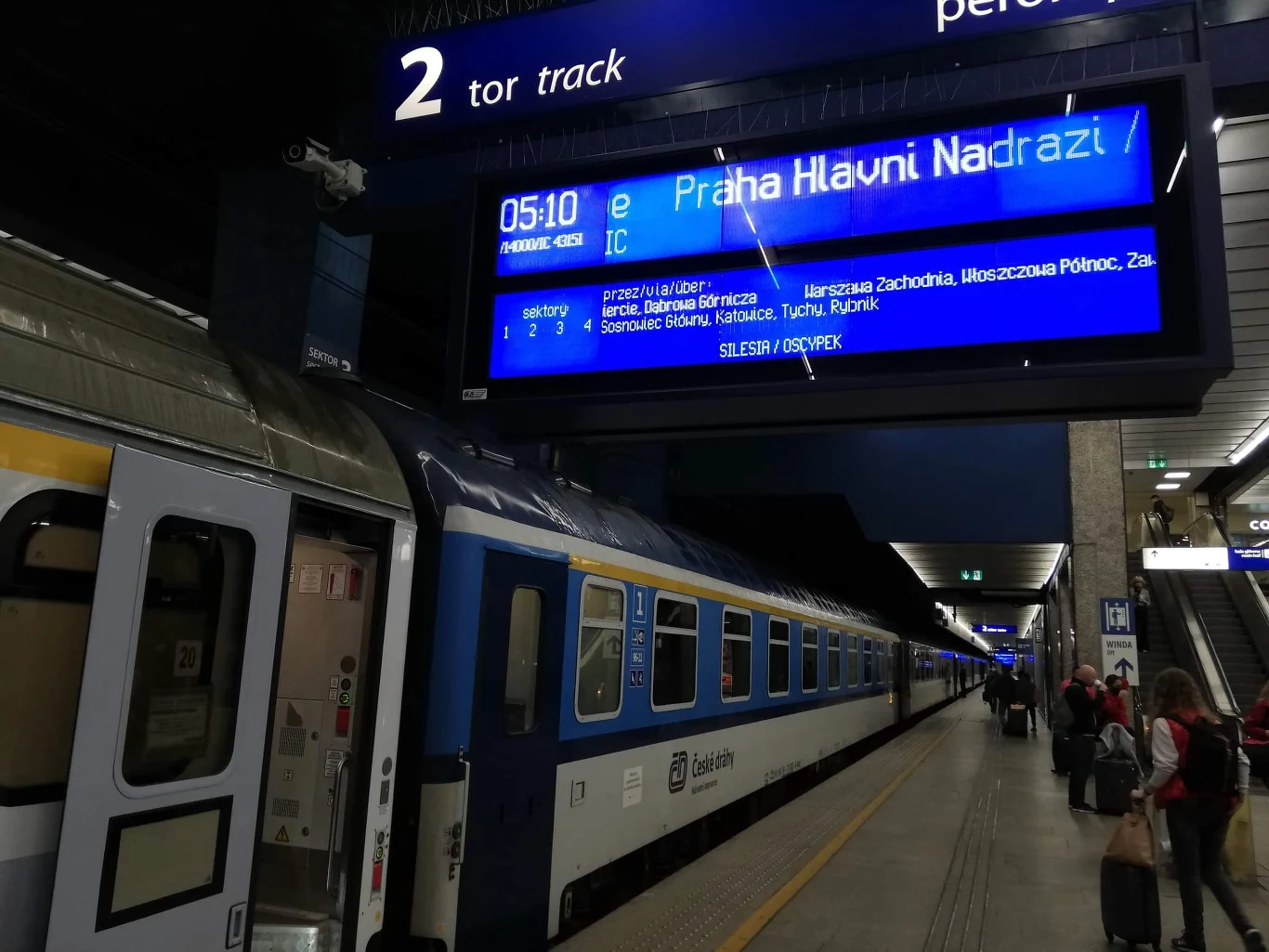 Obecnie zagraniczne pociągi PKP Intercity, uruchamiane w porozumieniu z przewoźnikami z innych europejskich krajów, odjeżdżają z Warszawy, Krakowa czy Katowic, ale i wybranych mniejszych miejscowości w Polsce. Obecnie zagraniczne pociągi PKP Intercity, uruchamiane w porozumieniu z przewoźnikami z innych europejskich krajów, odjeżdżają z Warszawy, Krakowa czy Katowic, ale i wybranych mniejszych miejscowości w Polsce.