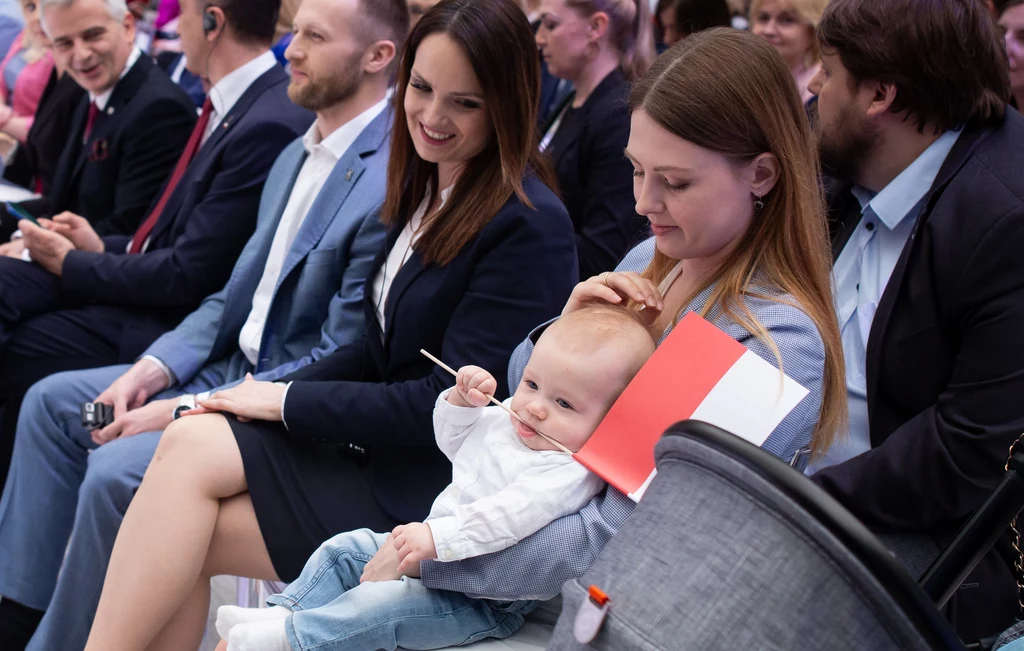 Mała dostępność żłobków i przedszkoli sprawia, że kobiet realnie muszą wybierać między macierzyństwem a karierą