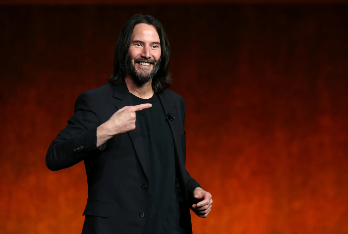 Keanu Reeves podczas prezentacji "Johna Wicka 4" na CinemaCon Keanu Reeves podczas prezentacji "Johna Wicka 4" na CinemaCon