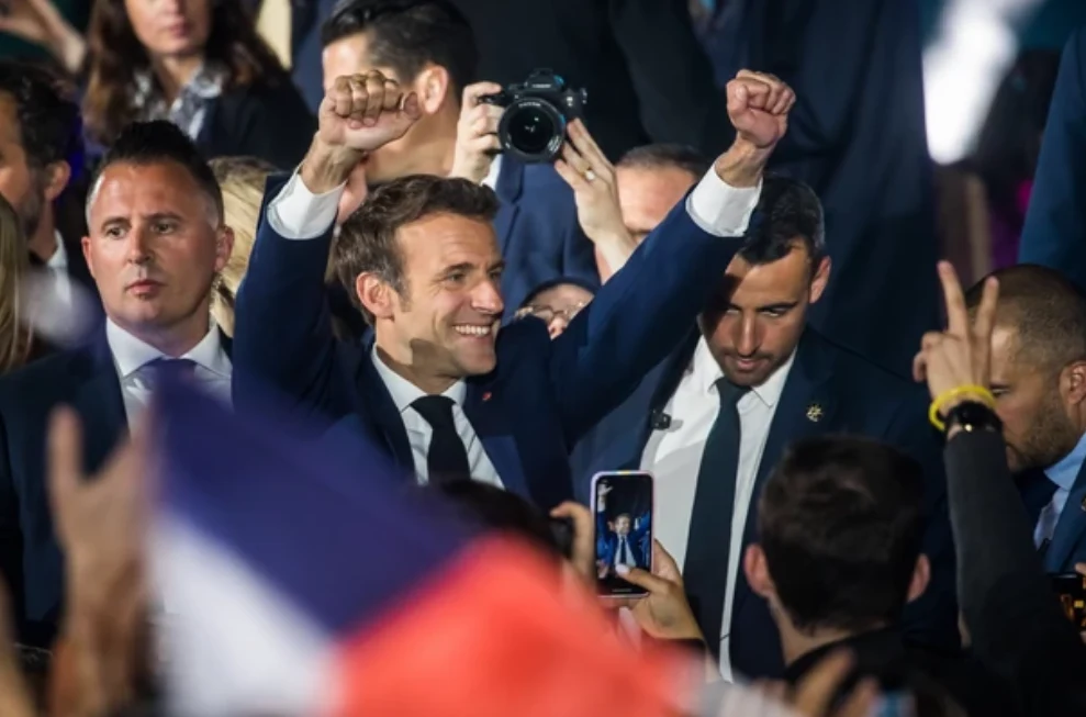 Macron podczas wieczoru wyborczego w 2022 roku Macron podczas wieczoru wyborczego w 2022 roku