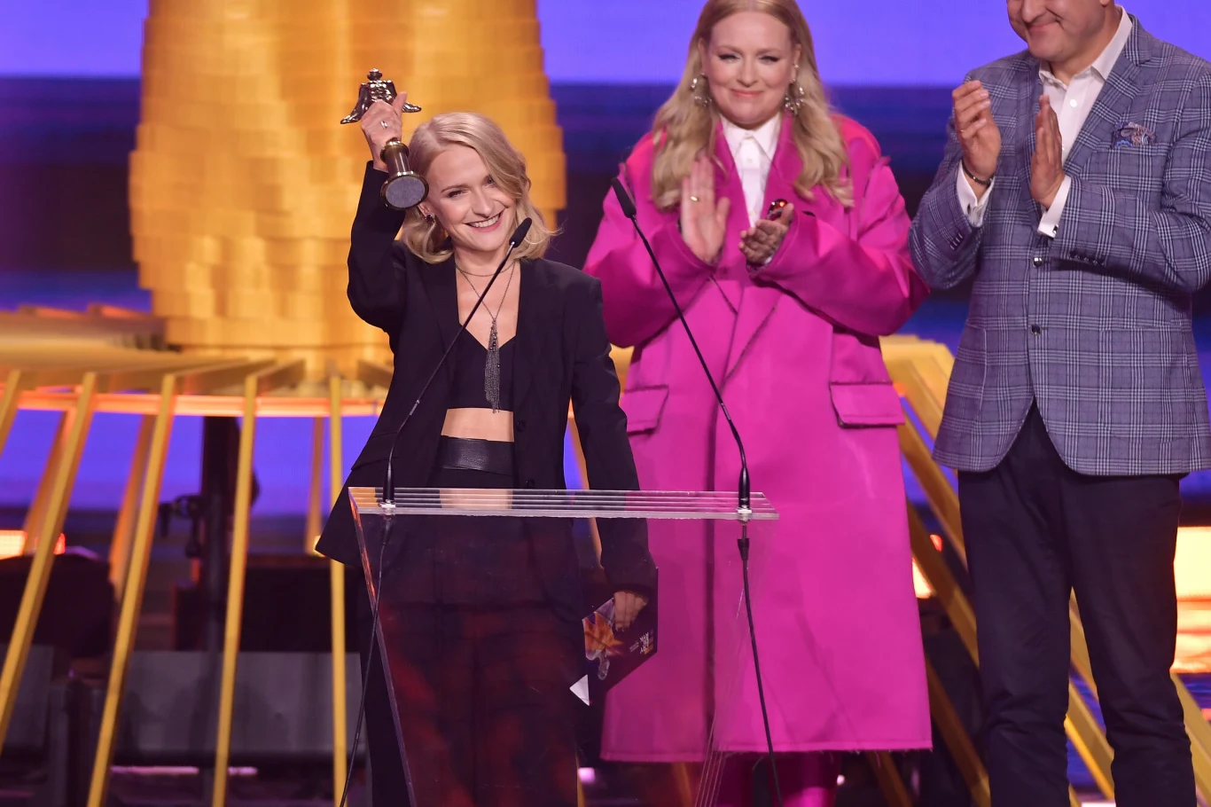 Kaśka Sochacka odbiera Fryderyka za Najlepszy Album Indie Pop