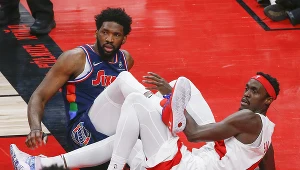 Joel Embiid (z lewej) i Pascal Siakam