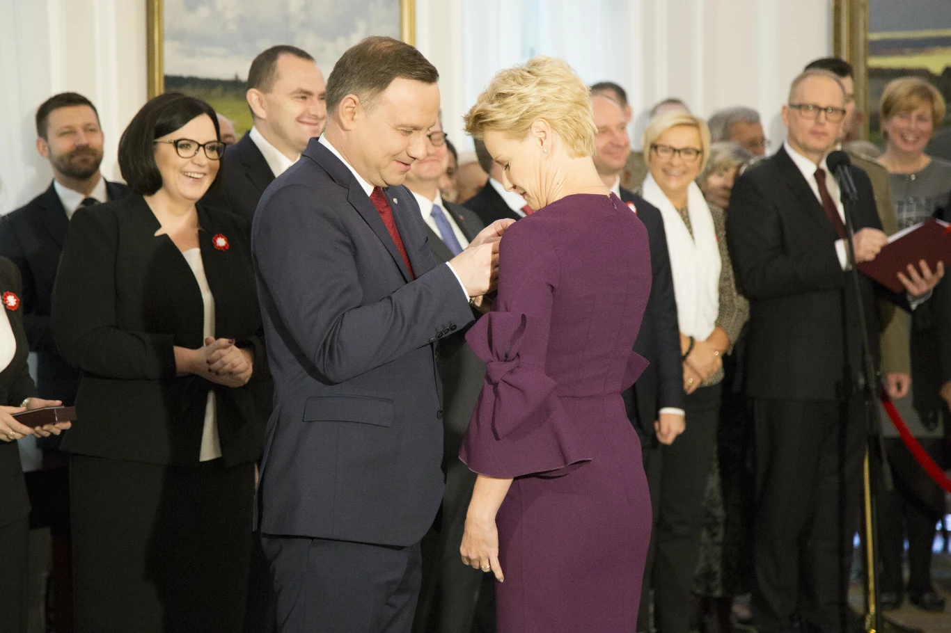 Andrzej Duda odznacza Kożuchowską za zasługi