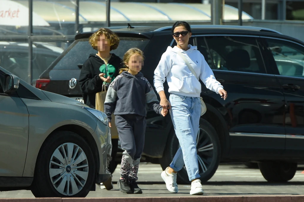 Kasia Cichopek w drodze na majówkę Kasia Cichopek w drodze na majówkę