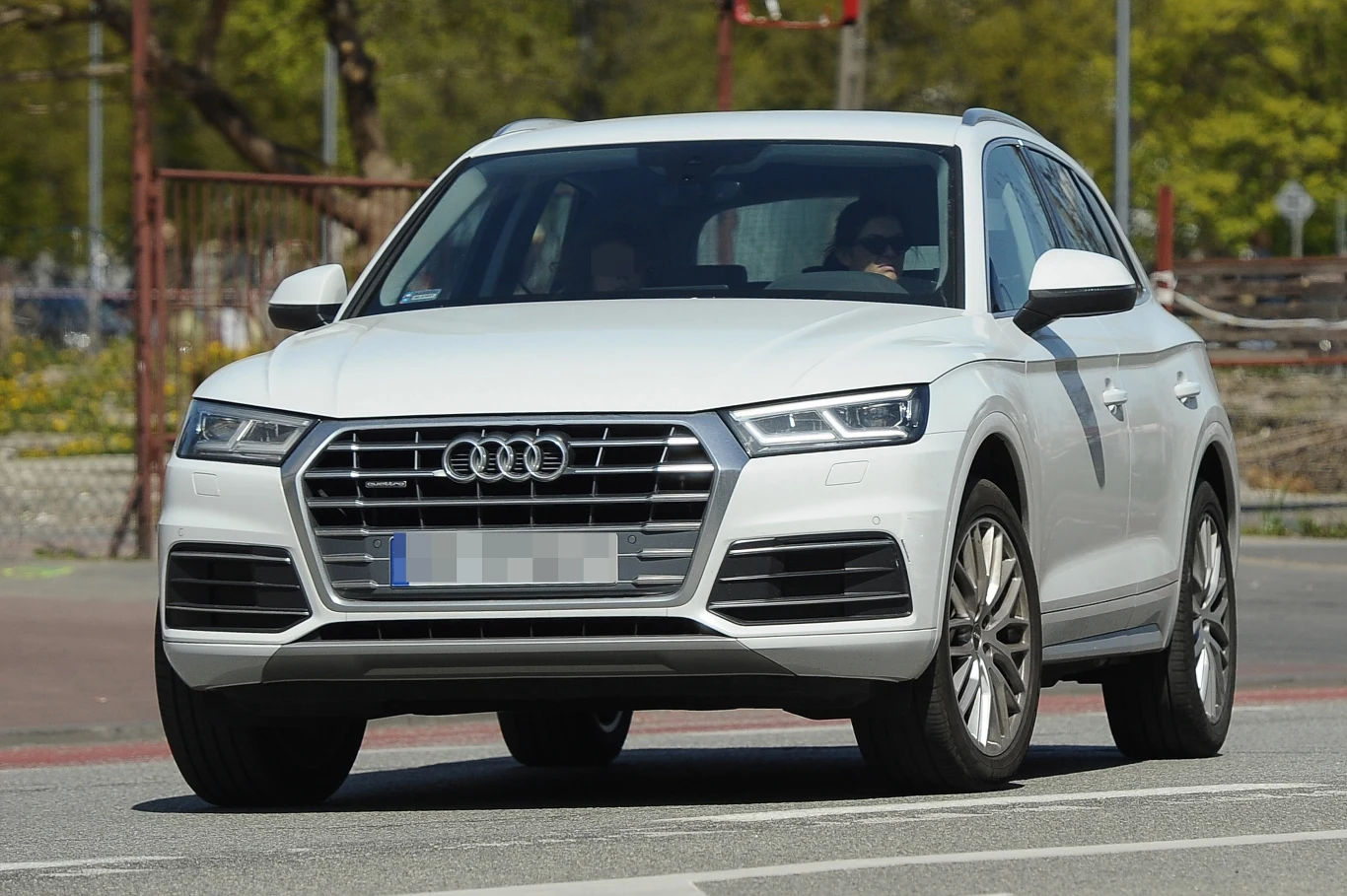 Kasia Cichopek z dziećmi w drodze na majówkę Kasia Cichopek z dziećmi w drodze na majówkę