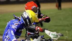 Bartosz Zmarzlik i Maciej Janowski dziękujący sobie po biegu