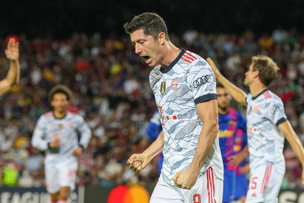 Robert Lewandowski w barwach Bayernu Monachium podczas meczu z FC Barcelona Robert Lewandowski w barwach Bayernu Monachium podczas meczu z FC Barcelona