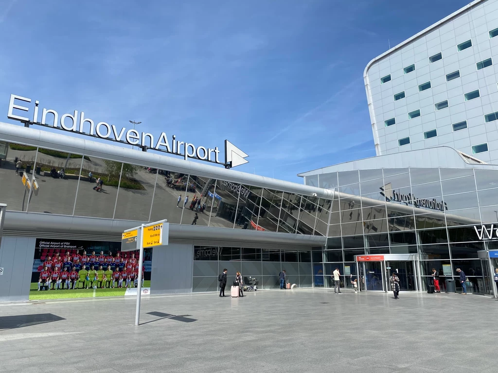 Lotnisko w Eindhoven nie należy do największych, a dzięki temu łatwo się po nim poruszać