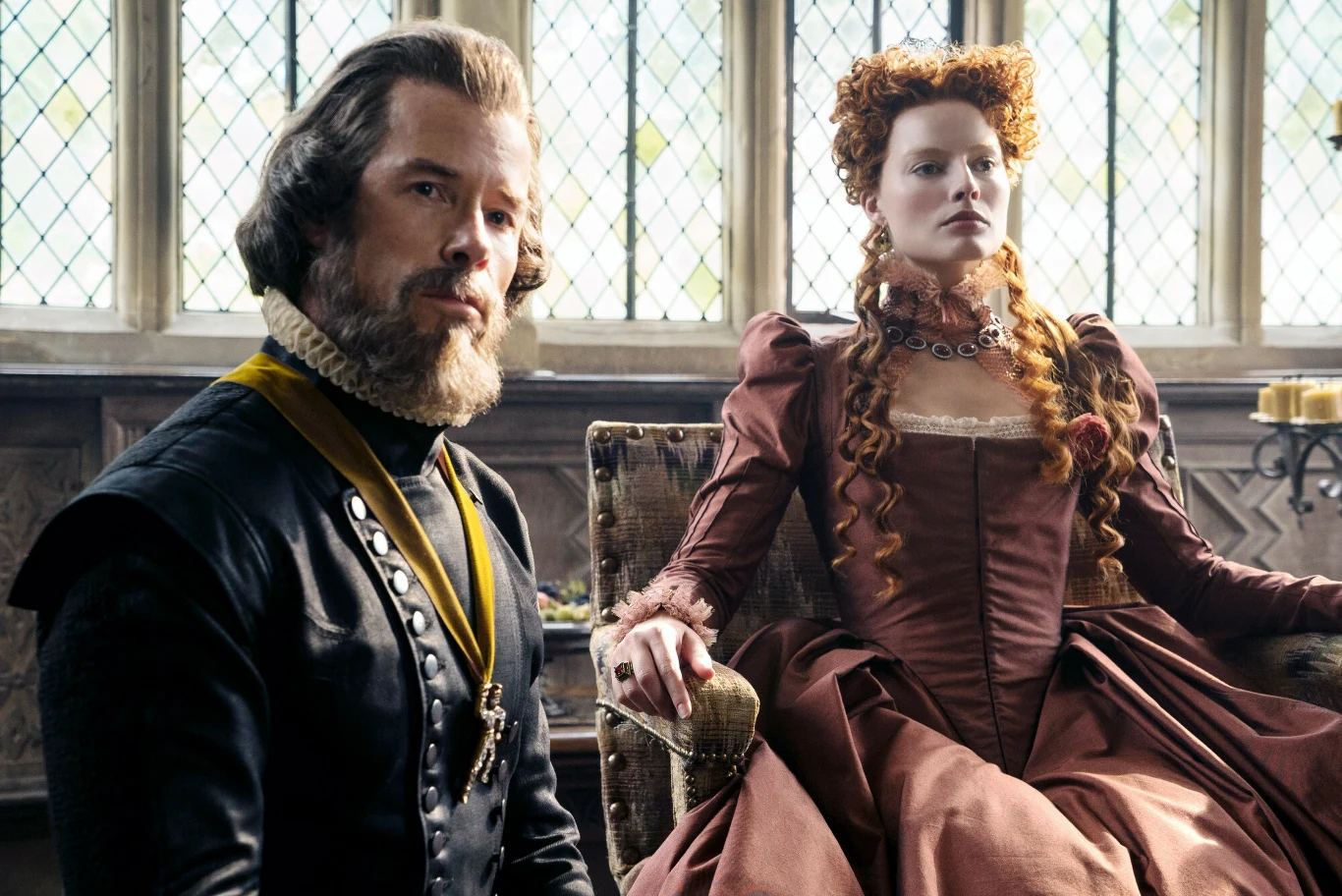 Guy Pearce i Margot Robbie "Maria, królowa Szkotów" Guy Pearce i Margot Robbie "Maria, królowa Szkotów"