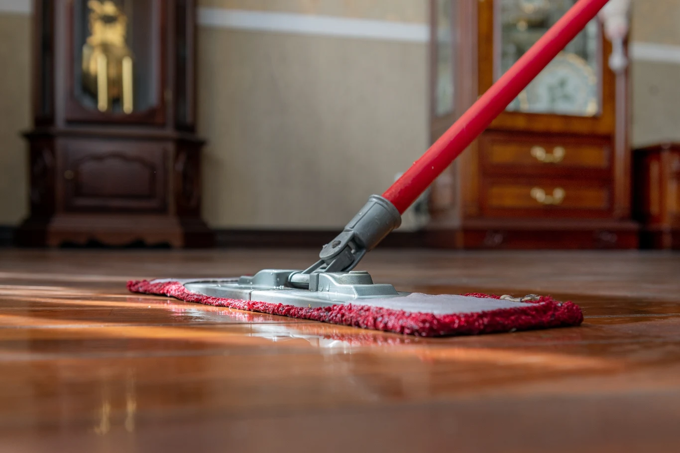 Środek czyszczący ze skórki z mandarynek świetnie nada się do czyszczenia podłóg