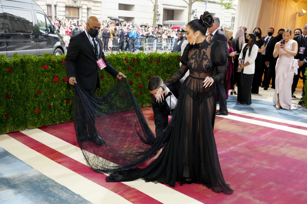 Met Gala 2022: Vanessa Hudgens w przezroczystej kreacji Met Gala 2022: Vanessa Hudgens w przezroczystej kreacji