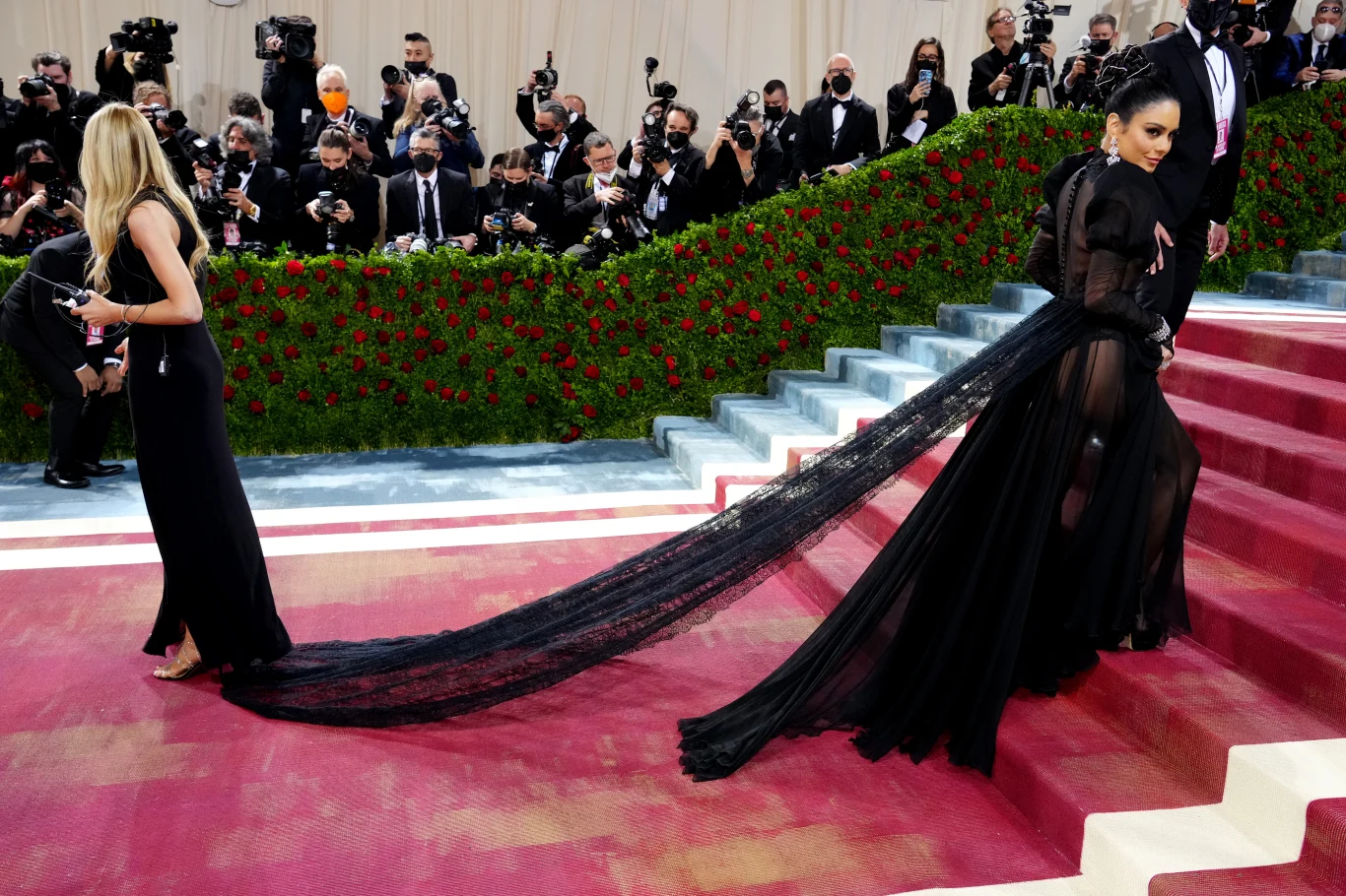 Met Gala 2022: Vanessa Hudgens w przezroczystej kreacji