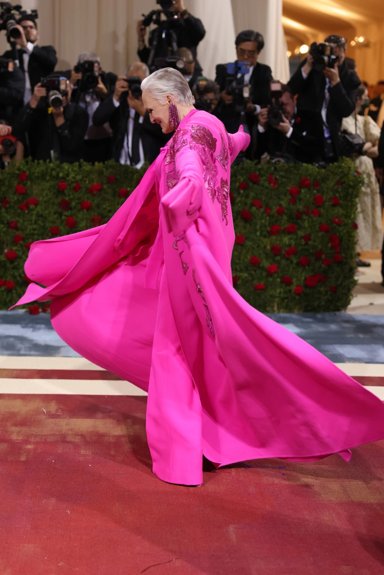 Met Gala 2022: Glenn Close szaleje w kreacji Valentino