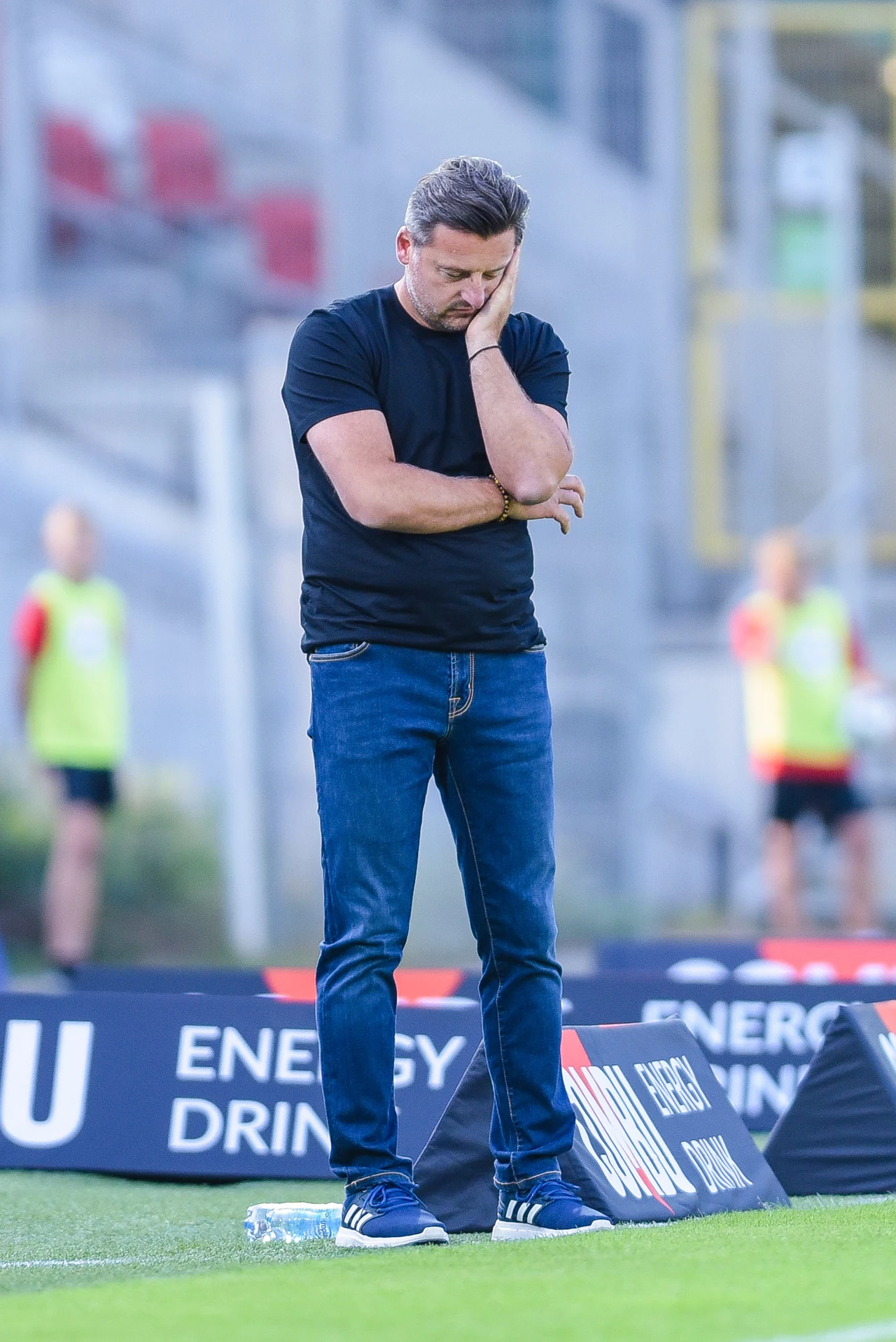 Kosta Runjaic napluł kibicom Pogoni Szczecin w twarz Kosta Runjaic napluł kibicom Pogoni Szczecin w twarz