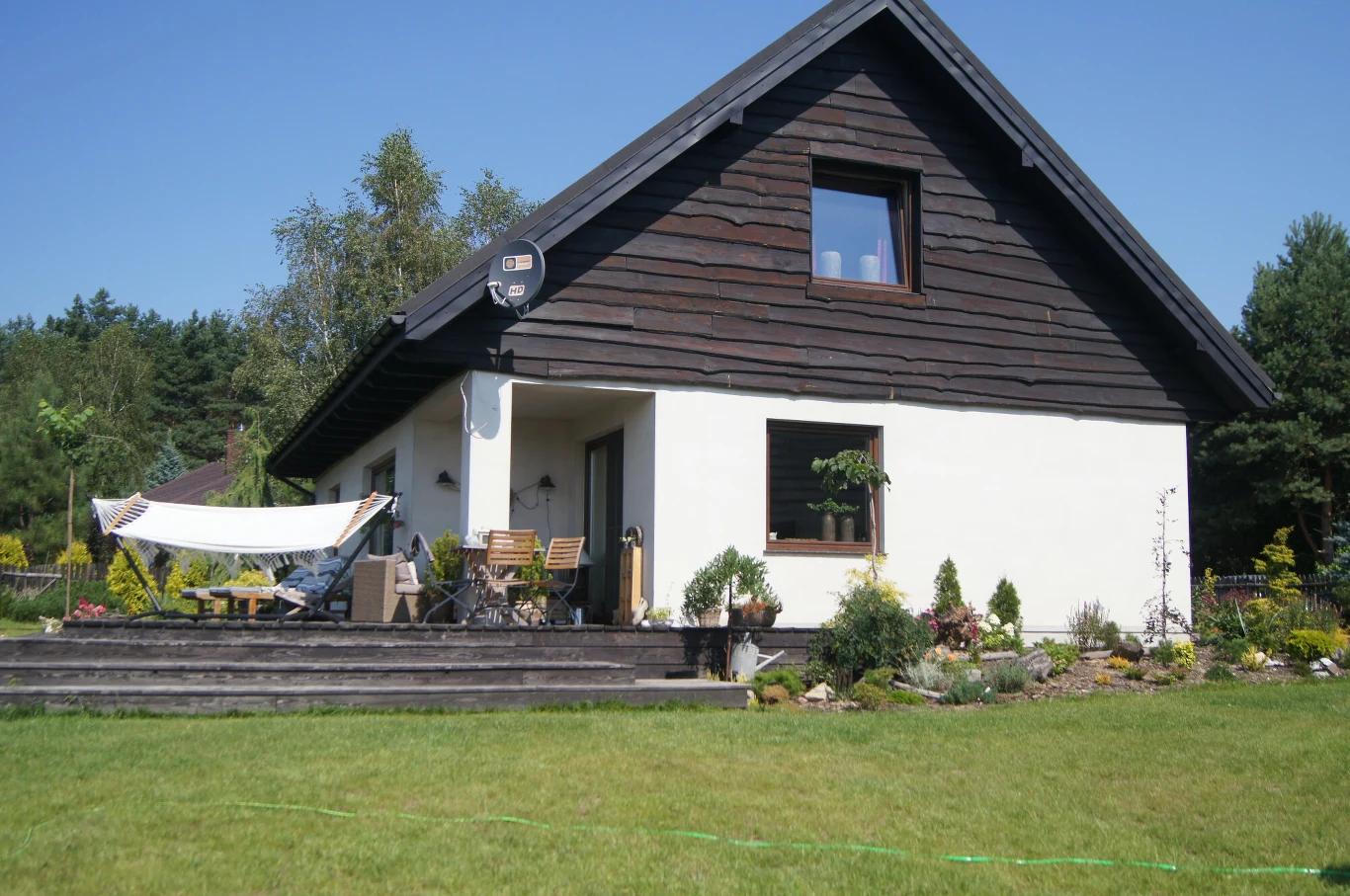 Dom Iwony i Gerarda z "Sanatorium miłości" - mały domek z ogródkiem całkowicie im wystarcza Dom Iwony i Gerarda z "Sanatorium miłości" - mały domek z ogródkiem całkowicie im wystarcza