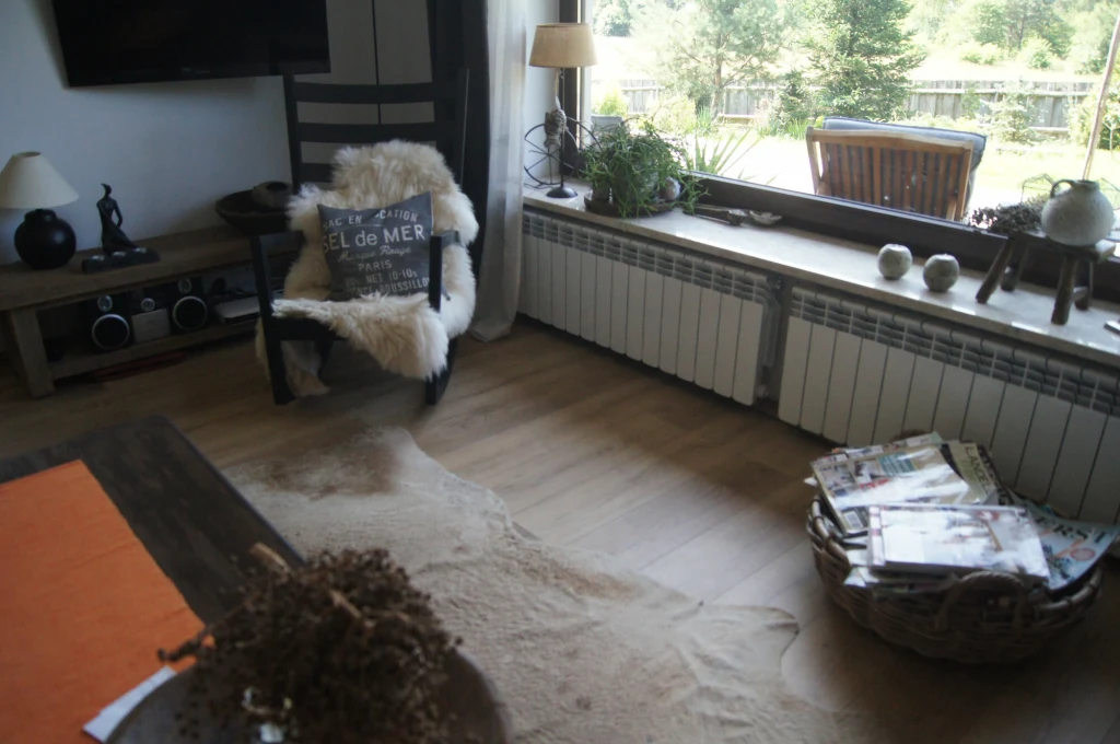 Dom Iwony i Gerarda z "Sanatorium miłości" - nie brakuje wygodnego fotela do relaksu i dużego okna z widokiem na ogród