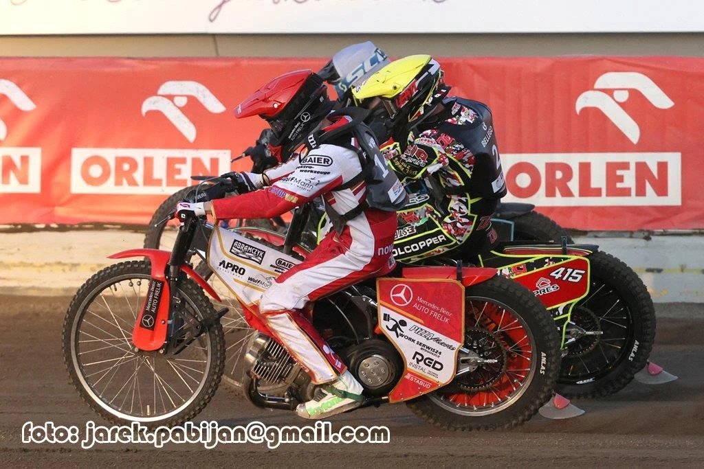 Wiktor Przyjemski w pojedynku z Davidem Bellego i Francisem Gustsem Wiktor Przyjemski w pojedynku z Davidem Bellego i Francisem Gustsem