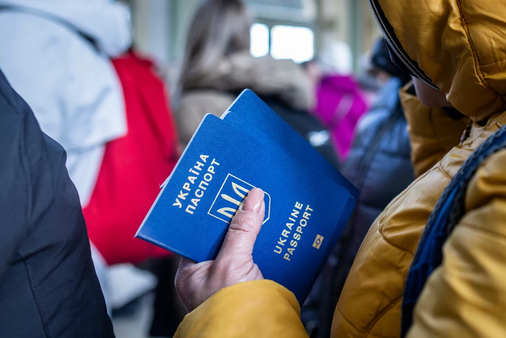Choć niektóre brytyjskie organizacje charytatywne próbują kojarzyć ubiegających się o wizę z potencjalnymi gospodarzami, wielu uchodźców korzysta z nieformalnych grup na Facebooku Choć niektóre brytyjskie organizacje charytatywne próbują kojarzyć ubiegających się o wizę z potencjalnymi gospodarzami, wielu uchodźców korzysta z nieformalnych grup na Facebooku