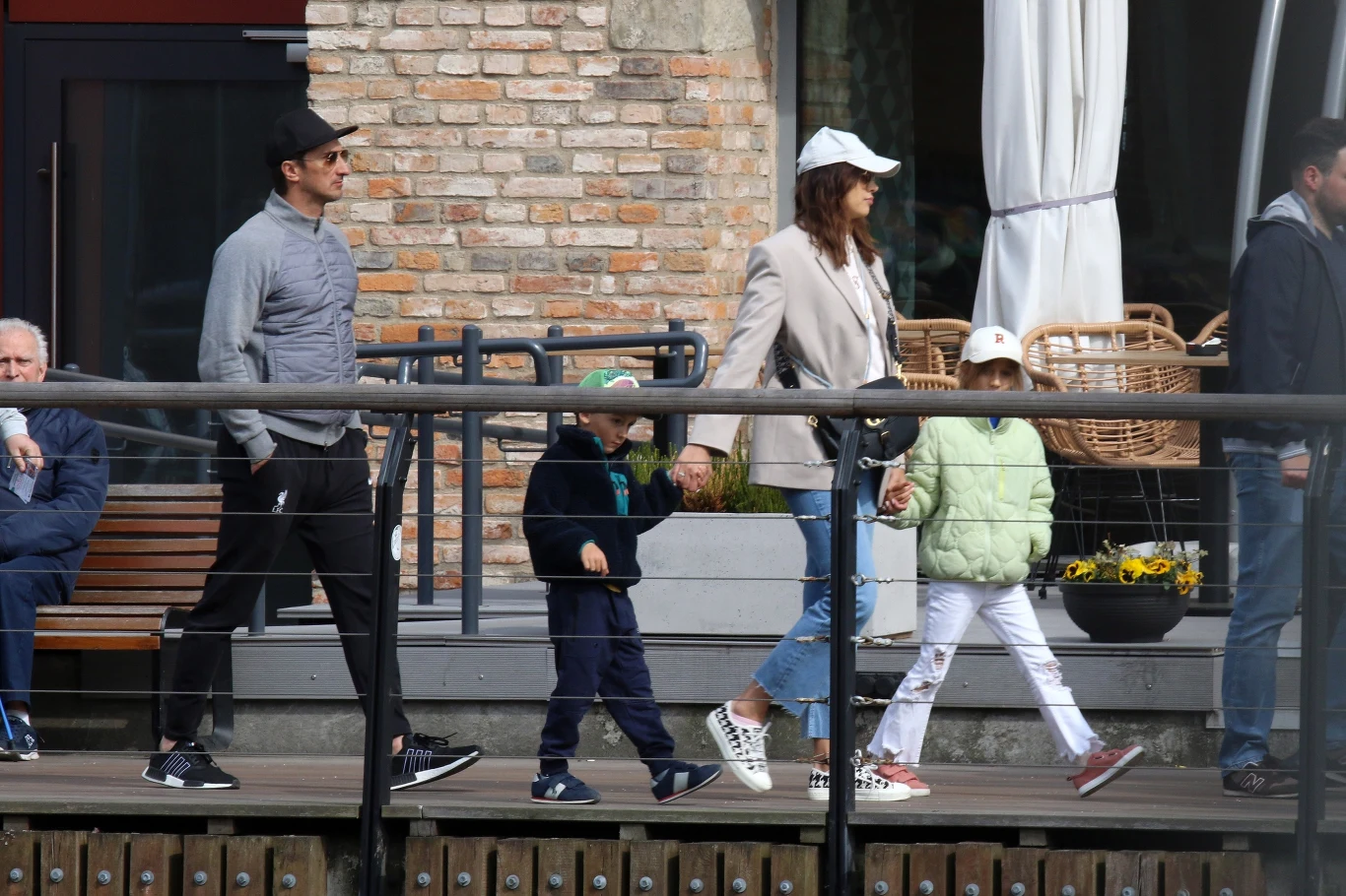 Karpiel-Bułecka z Pauliną i dziećmi Karpiel-Bułecka z Pauliną i dziećmi