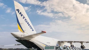 An-124 Rusłan wylądował na lotnisku w Pyrzowicach. Transport 20 ambulansów dla Ukrainy