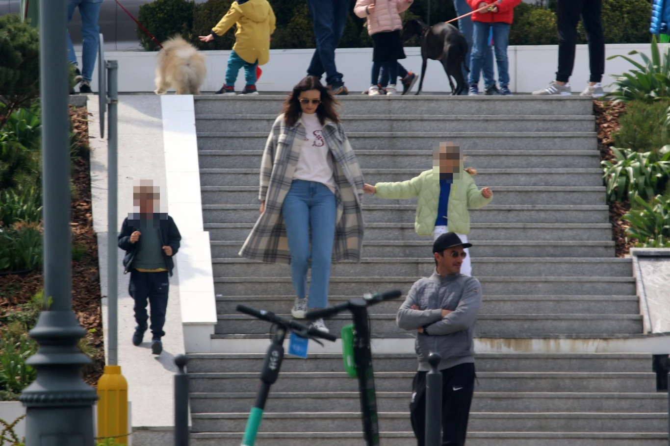Paulina Krupińska i Sebastian Karpiel-Bułecka z dziećmi Paulina Krupińska i Sebastian Karpiel-Bułecka z dziećmi