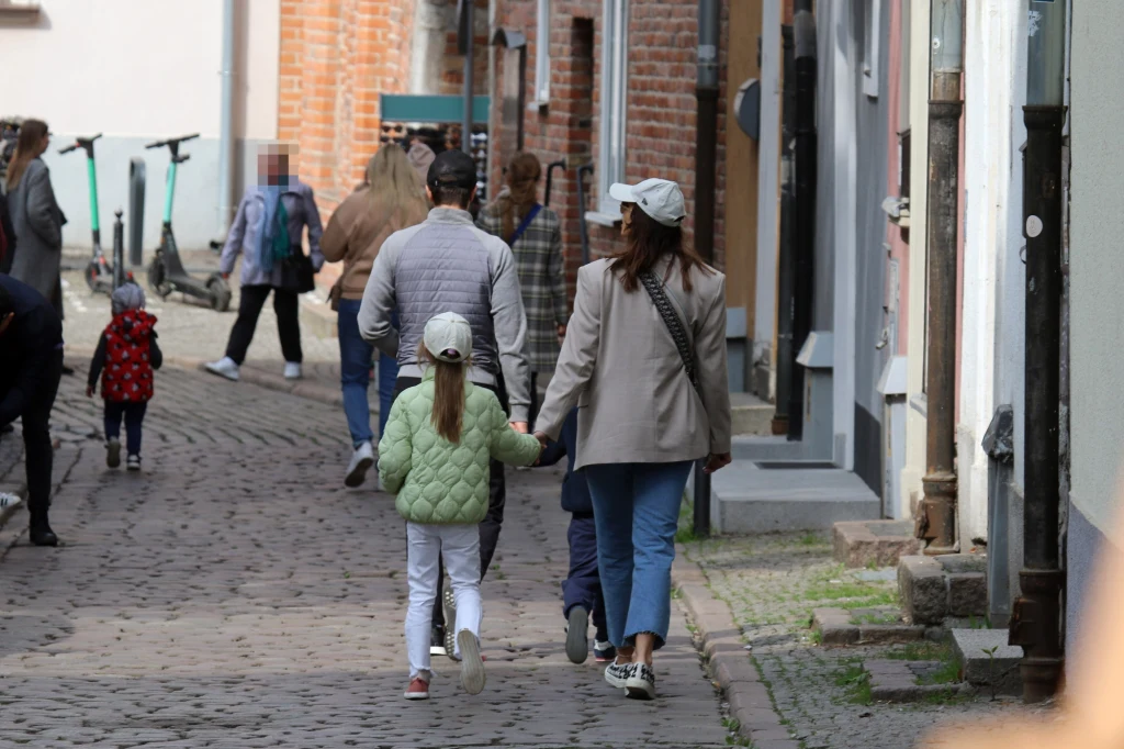 Paulina Krupińska i Sebastian Karpiel-Bułecka z dziećmi Paulina Krupińska i Sebastian Karpiel-Bułecka z dziećmi