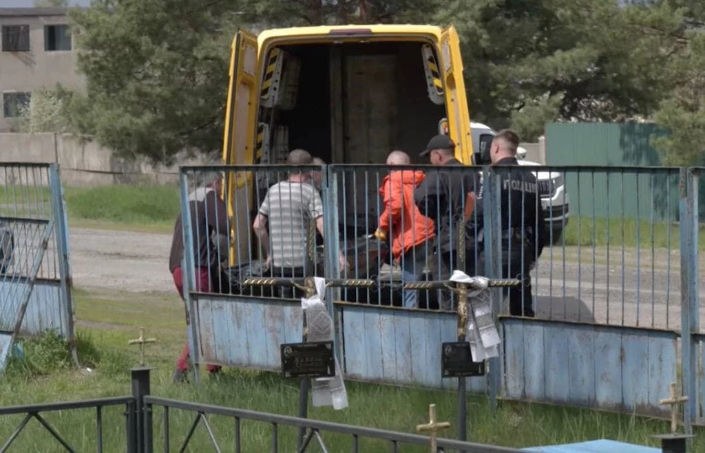 Policja: ciała 4 osób, w tym 10-letniej dziewczynki ekshumowane pod Kijowem Policja: ciała 4 osób, w tym 10-letniej dziewczynki ekshumowane pod Kijowem