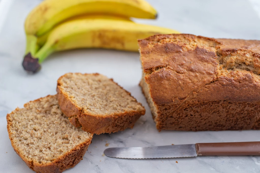Przepis na chleb bananowy jest prosty, a jego wykonanie zajmie ci kilka chwil