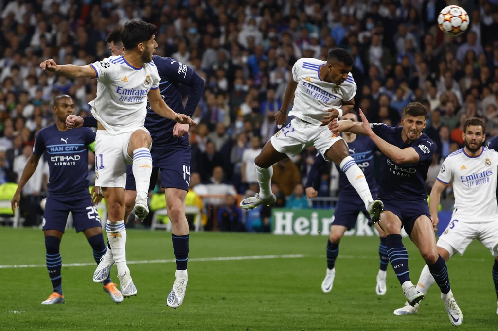 Rodrygo (w środku) zdobywa bramkę na 2-1 dla Realu. Madryt oszalał! Rodrygo (w środku) zdobywa bramkę na 2-1 dla Realu. Madryt oszalał!