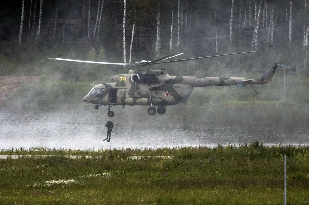 Rosyjski Mi-17 podczas ćwiczeń; zdj. ilustracyjne Rosyjski Mi-17 podczas ćwiczeń; zdj. ilustracyjne