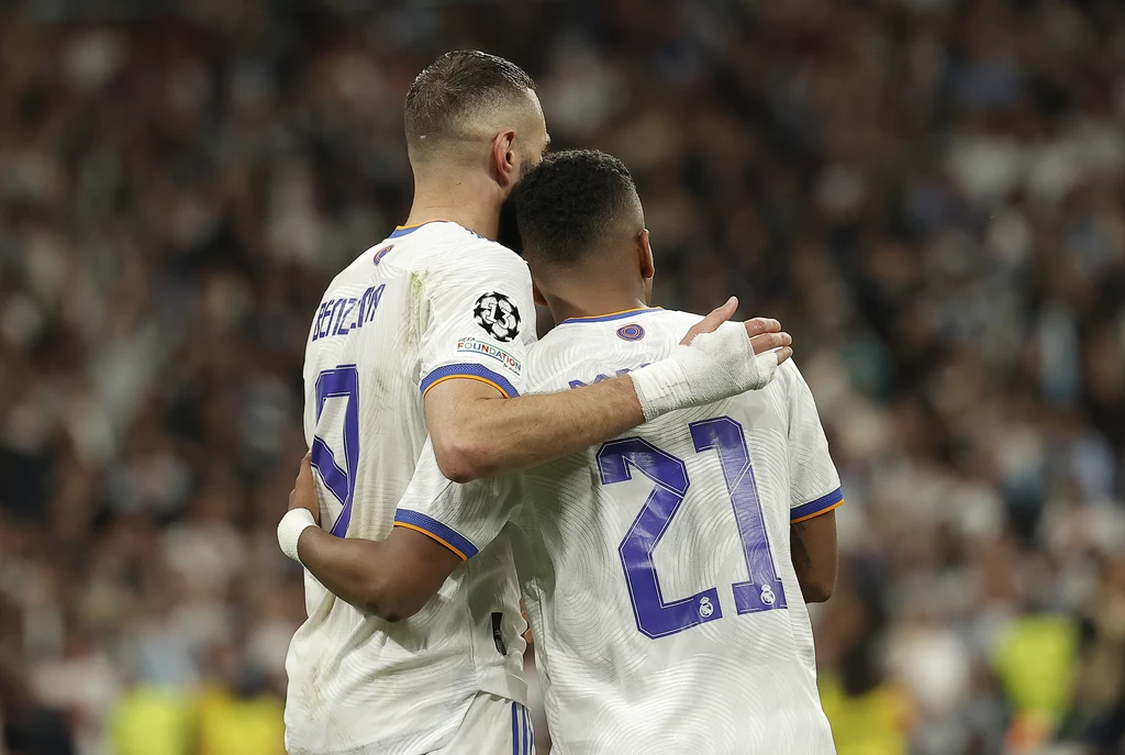 Karim Benzema i Rodrygo podczas meczu Realu Madryt z Manchesterem City Karim Benzema i Rodrygo podczas meczu Realu Madryt z Manchesterem City