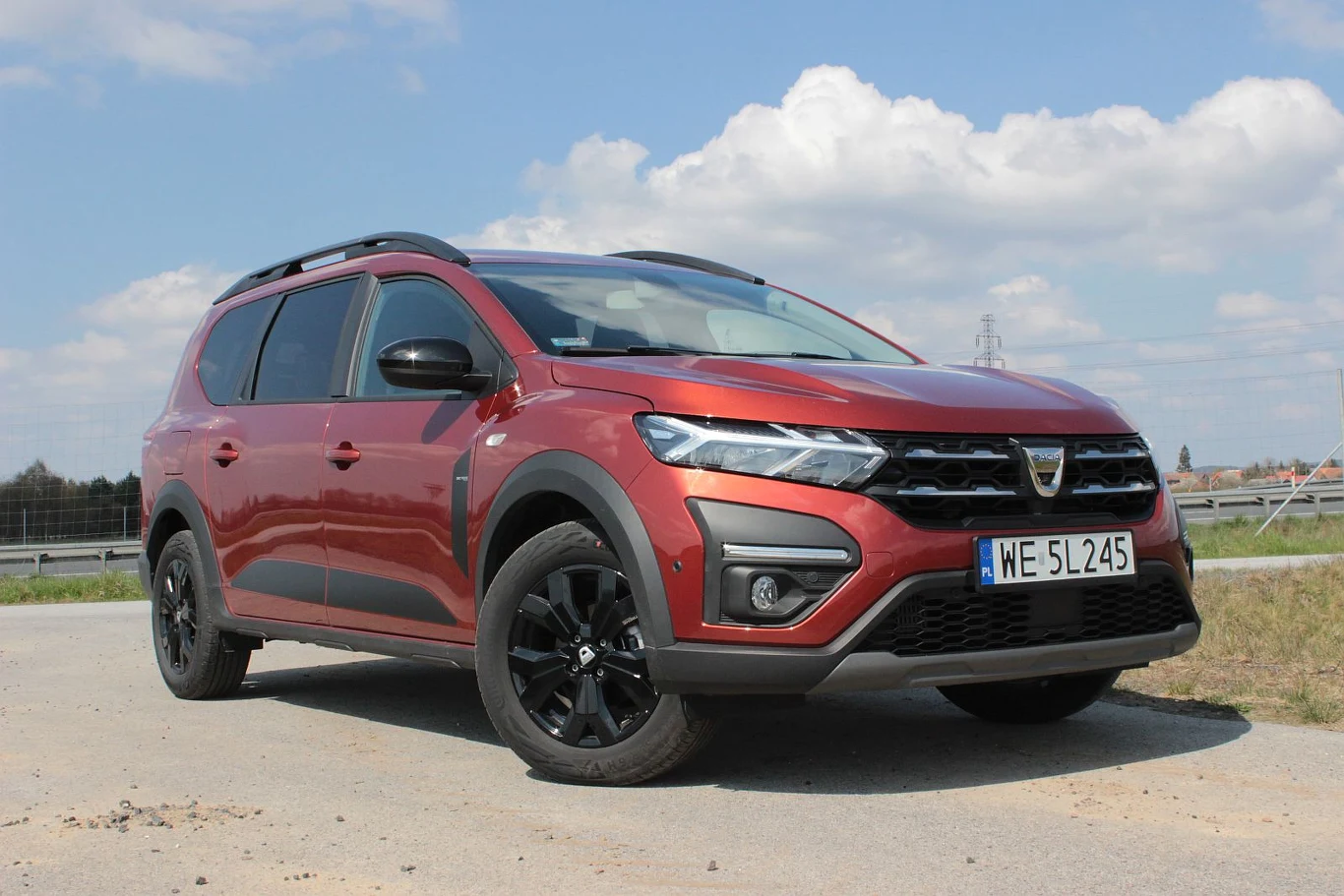 Ceny Dacii Jogger z fabryczną instalacją LPG zaczynają się od 72 700 zł Ceny Dacii Jogger z fabryczną instalacją LPG zaczynają się od 72 700 zł