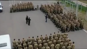 Razman Kadyrowa pochwalił się bojownikami. Stał się obiektem żartów