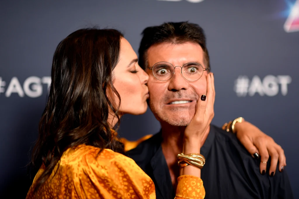 62-letni Simon Cowell oświadczył się młodszej o 18 lat Lauren Silverman 62-letni Simon Cowell oświadczył się młodszej o 18 lat Lauren Silverman