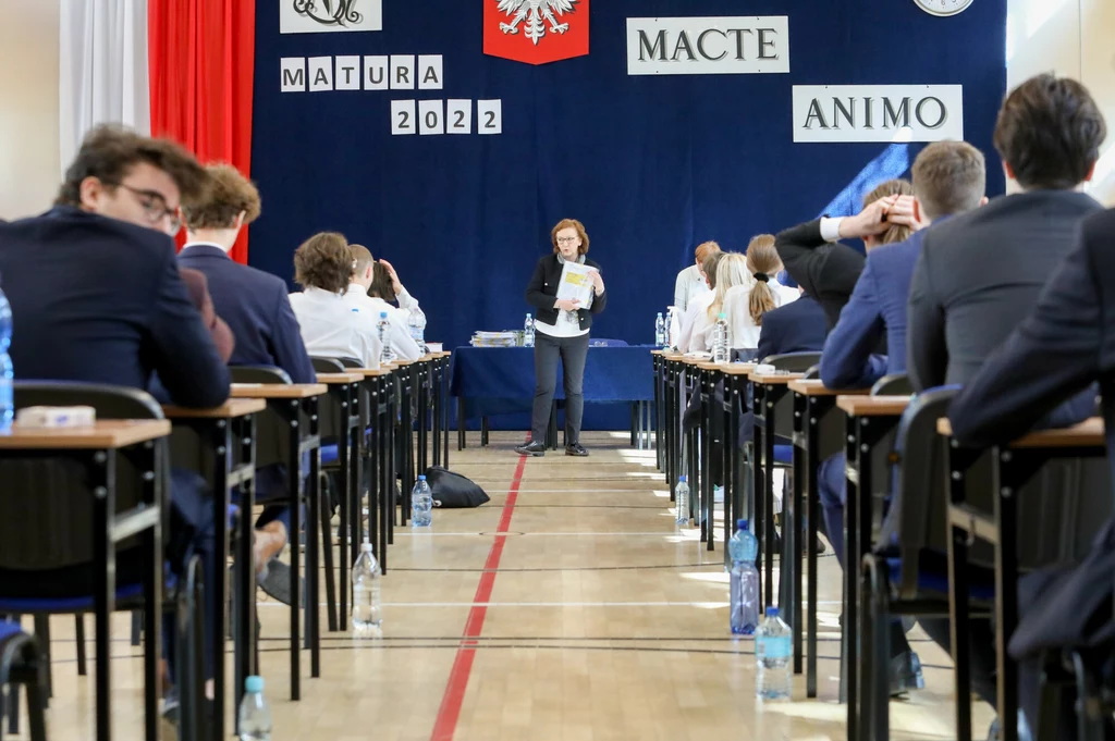 Matury 2022 rozpoczęły się w środę 4 maja i potrwają do 23. Kiedy natomiast poznamy wyniki matury 2022? Matury 2022 rozpoczęły się w środę 4 maja i potrwają do 23. Kiedy natomiast poznamy wyniki matury 2022?