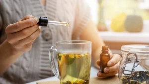 Skuteczne w bezsenności i napięciu nerwowym. Wystarczy kilka kropel