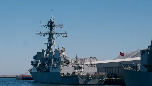 Amerykański niszczyciel rakietowy w gdyńskim porcie