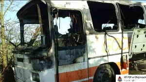 Pożar w szkolnym autobusie; dzieci jechały do szkoły w Rytlu; źródło: PSP
