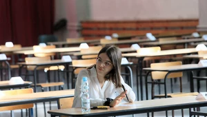 Matura 2022; Maturzystka przed egzaminem maturalnym z języka polskiego w II LO im. Marii Skłodowskiej-Curie w Gorzowie Wielkopolskim