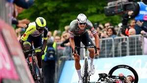 Giro d'Italia. Biniam Girmay, Mathieu Van Der Poel i Caleb Ewan na ostatnich metrach pierwszego etapu