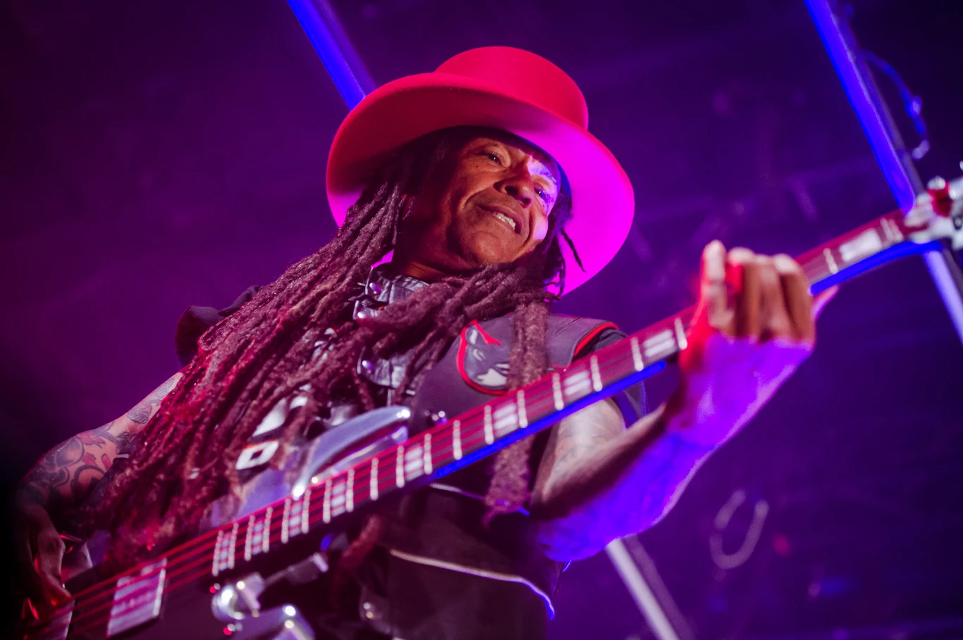 Skunk Anansie tworzą Skin (Deborah Dyer), Cass (Richard Lewis), Ace (Martin Kent) oraz Mark Richardson.