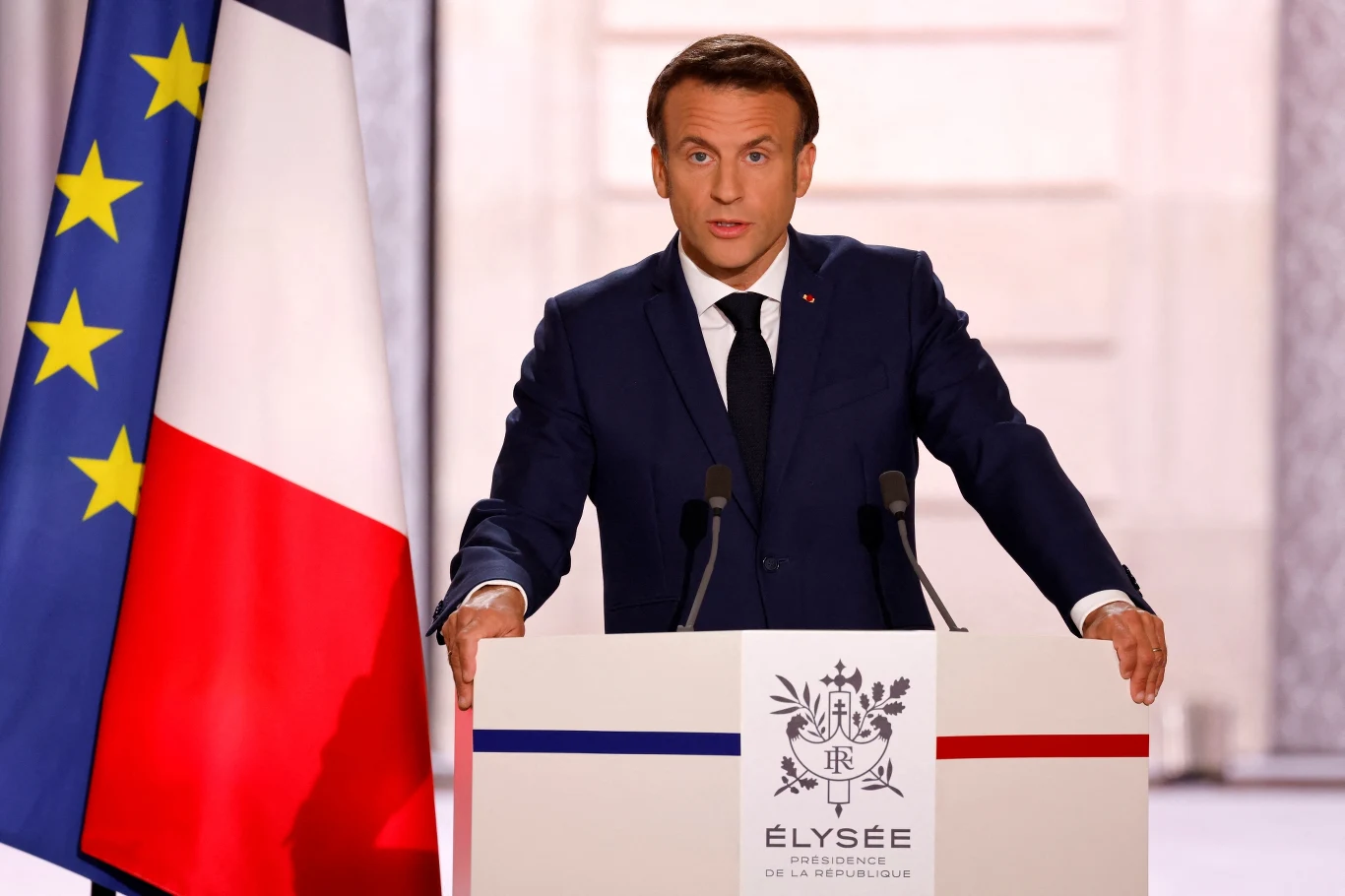 Emmanuel Macron został ponownie zaprzysiężony na prezydenta Emmanuel Macron został ponownie zaprzysiężony na prezydenta