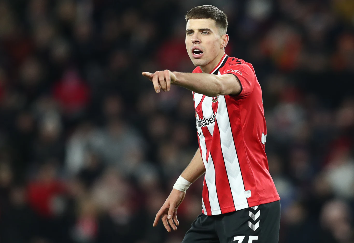 Jan Bednarek nie będzie najmilej wspominał pierwszego meczu po powrocie do Southampton. Jego zespół przegrał, a on został wybuczany przez własnych kibiców