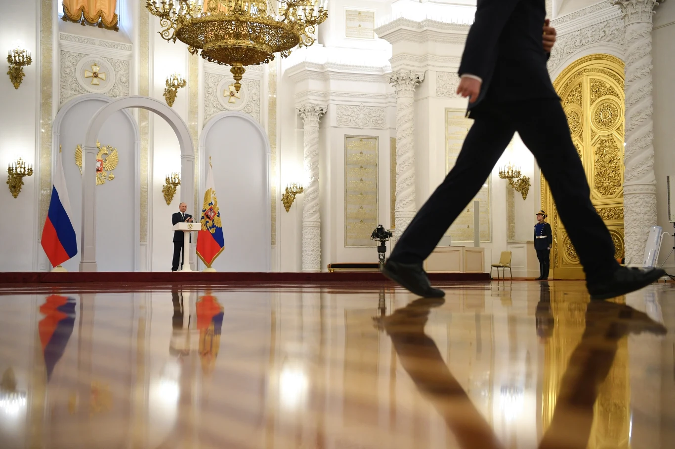 Rosyjskie złoto znika z "funduszu dobrobytu". Wiele wskazuje na to, że zasila wojenną machinę Kremla. Na zdj. Kreml - zdj. ilustracyjne Rosyjskie złoto znika z "funduszu dobrobytu". Wiele wskazuje na to, że zasila wojenną machinę Kremla. Na zdj. Kreml - zdj. ilustracyjne