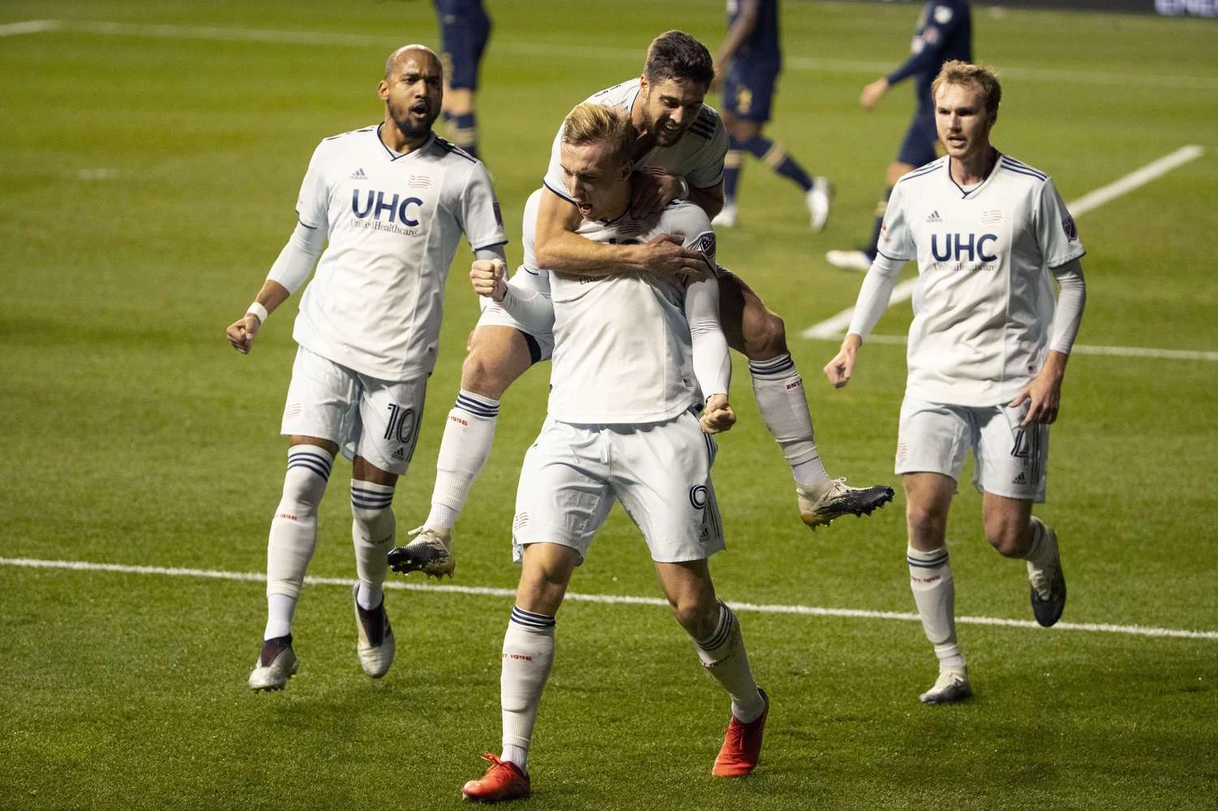 Adam Buksa cieszy się z bramki Adam Buksa cieszy się z bramki