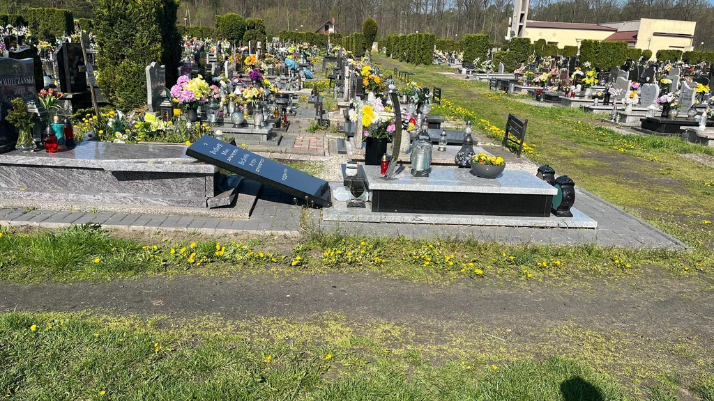 Jeden z nagrobków zniszczonych na piekarskim cmentarzu Jeden z nagrobków zniszczonych na piekarskim cmentarzu