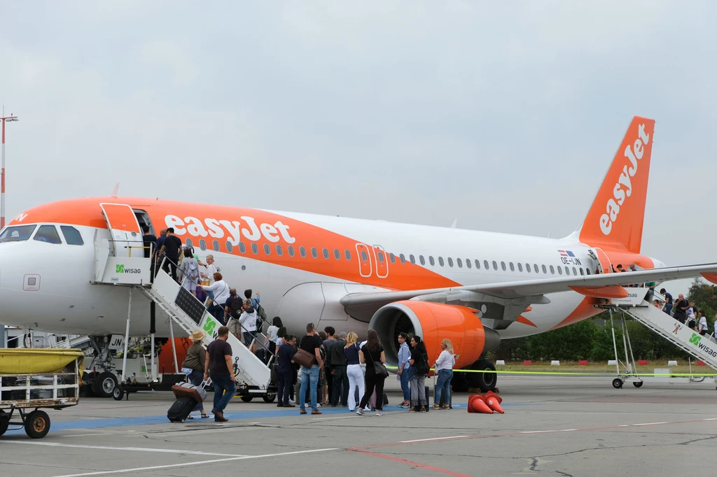 easyJet ma problem z brakiem personelu pokładowego.  